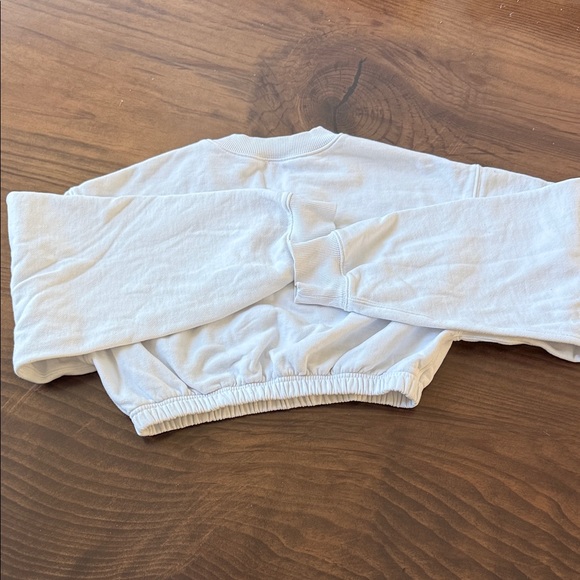 ALO Yoga White Cropped Sweatshirt - Picture 4 of 5